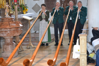 Hafenstoarner Alphornbläser beim Kampenwandgottesdienst