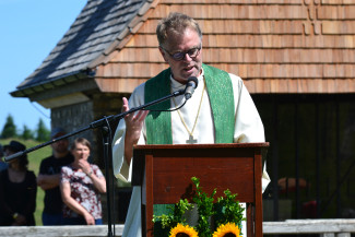 Kampenwandgottesdienst an der Steinlingalm -Regionalbischof Prieto Peral